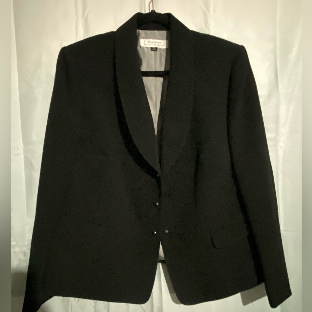Tahari Skirt suit